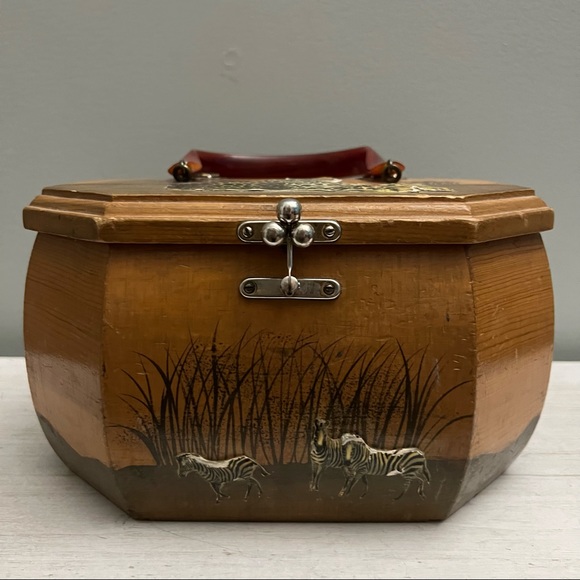 Vintage Safari Wooden Decoupaged Purse Case with Lucite Handle Artist Signed - Picture 4 of 16